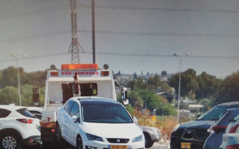 גנב מכוניות באמצעות רכב גרר. צילום: משטרת ישראל