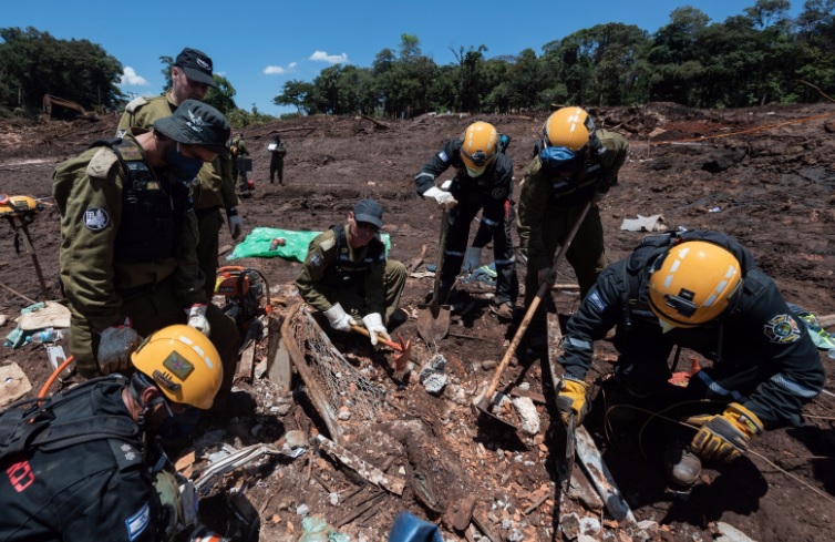 אנשי יחידת החילוץ הישראלית באסון הסכר בברזיל. צילום דובר צה"ל
