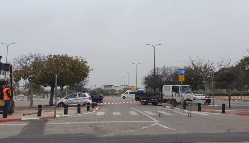 חניון הספורטק והפארק שעליו ייבנה ההיכל. נסגר לחניית כלי רכב. צילום: שרון יונתן