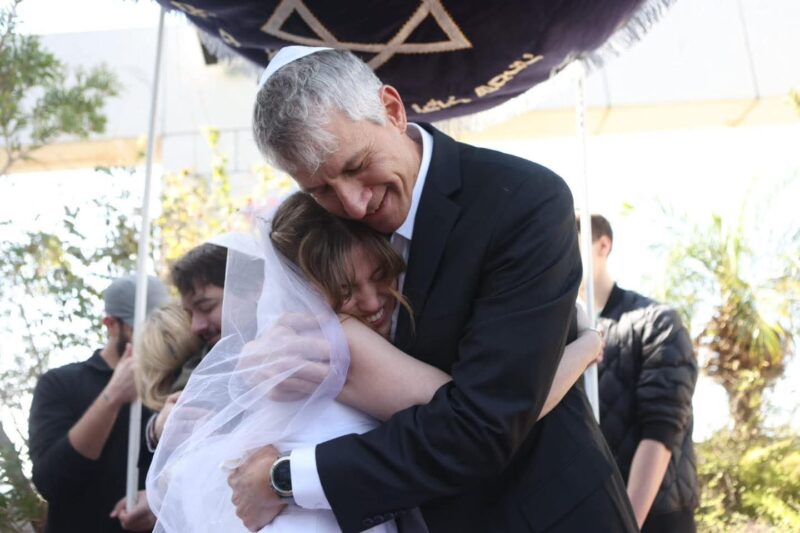 החתונה של נועה ששון ואלון טבת על גג העירייה, צילום עיריית הרצליה
