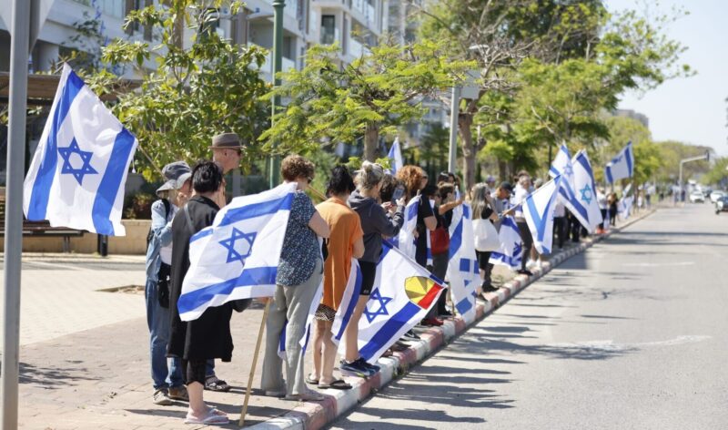 רבים ליוו את מסע ההלוויה של סמל ליאם בן חמו ז"ל, צילום עיריית הרצליה