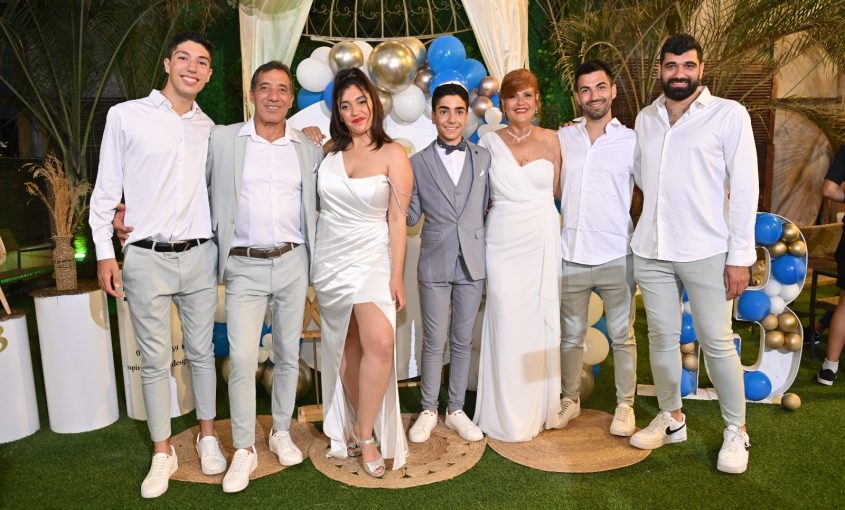 משפחת נסרי. מימין עדן, שלומי זל, חווה, אליסף, לורן, דודי ואריאל. צילום באדיבות המשפחה