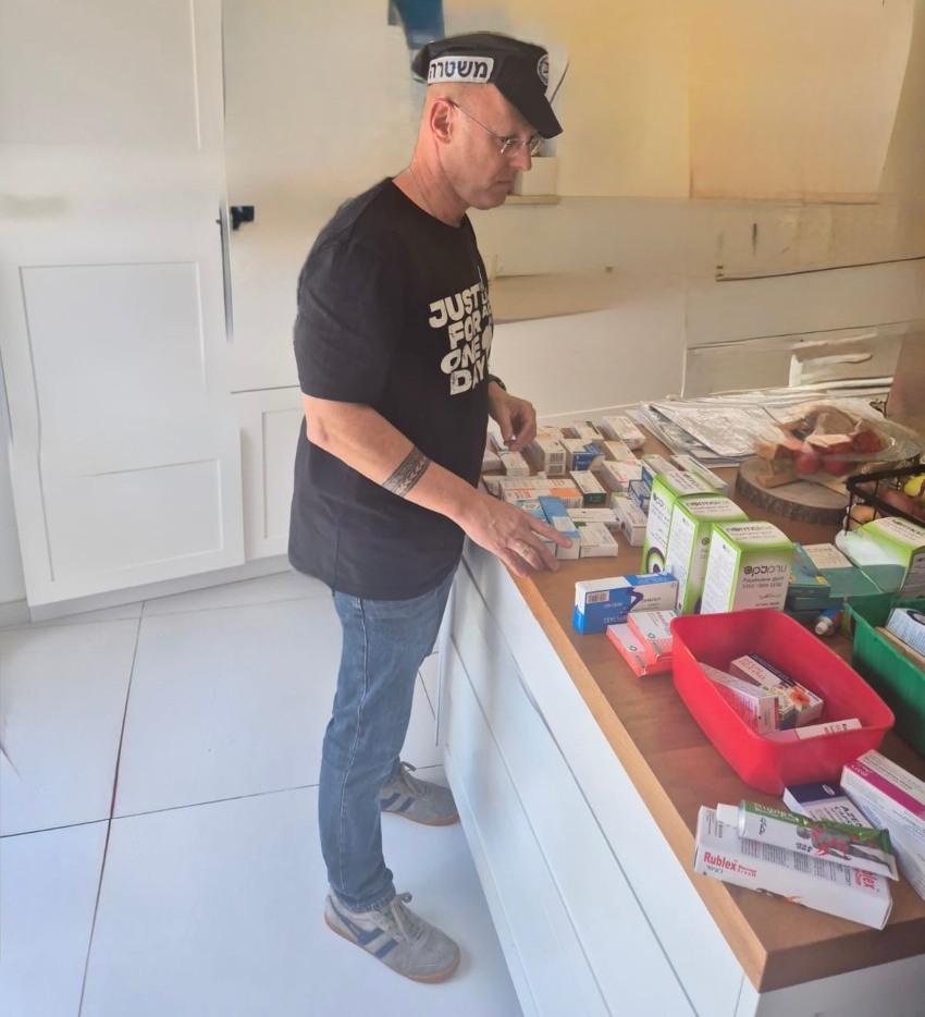 פעילות המשטרה בבתי החשודים (צילום: דוברות המשטרה)