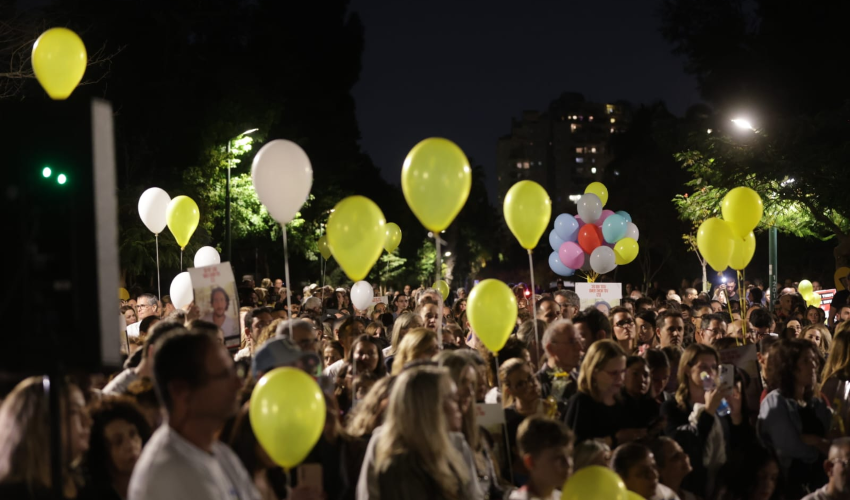 עצרת למען החטופים בכיכר הרוקדים (צילום: עיריית הרצליה)